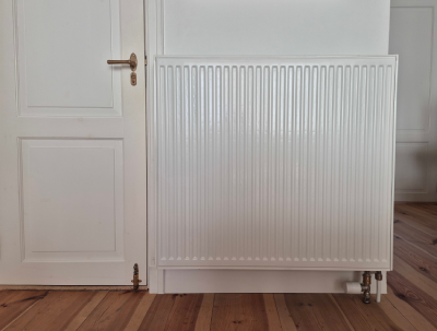 Paneelradiator in woonkamer