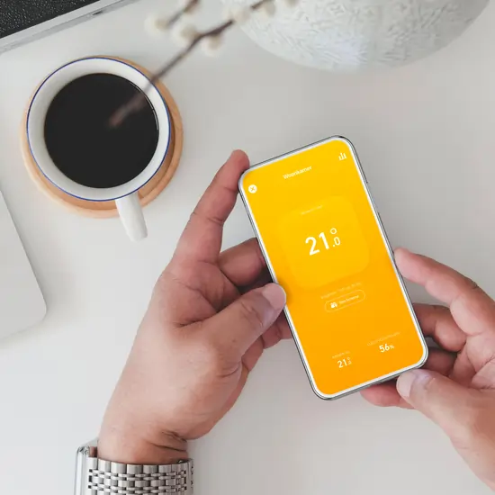 Beeld van software op telefoon om centrale verwarming te bedienen