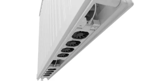 Onderaanzicht radiator met radiatorventilatoren