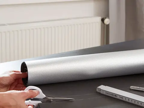 Op maat knippen van radiatorfolie